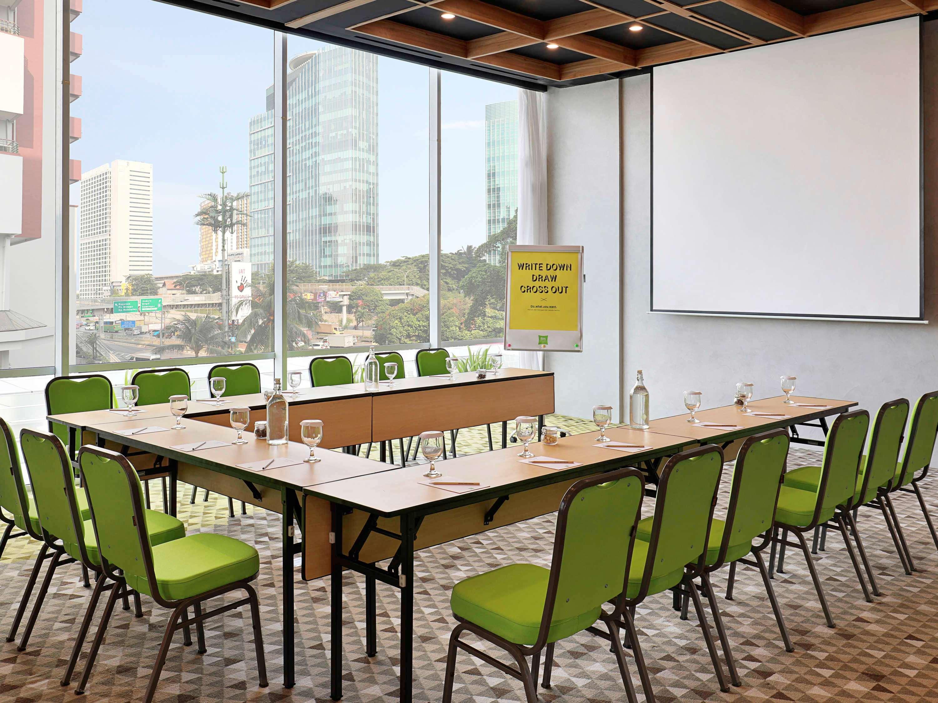 Ibis Styles Simatupang होटल 3*