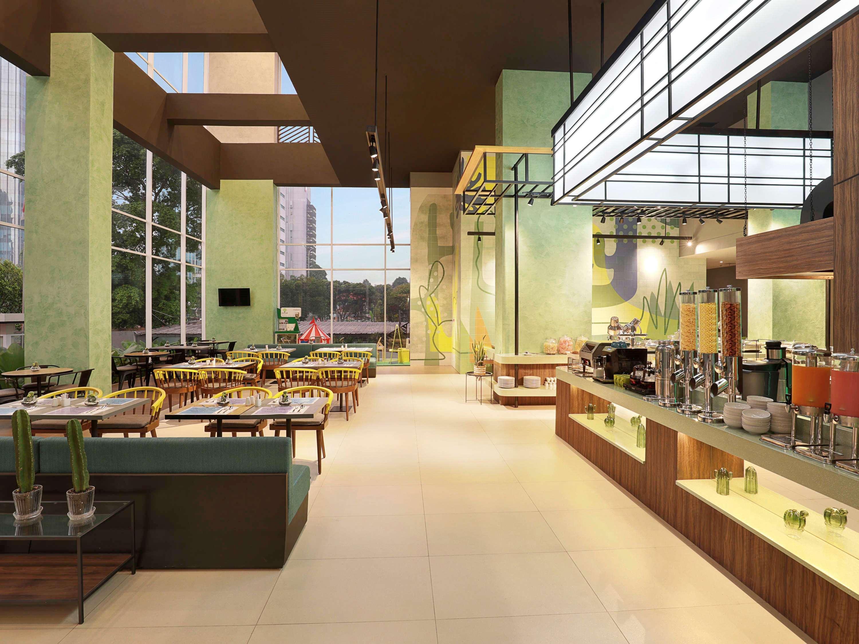 होटल Ibis Styles Simatupang 3*